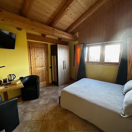 Castel Condino Chalet Chapeau Rar المظهر الخارجي الصورة