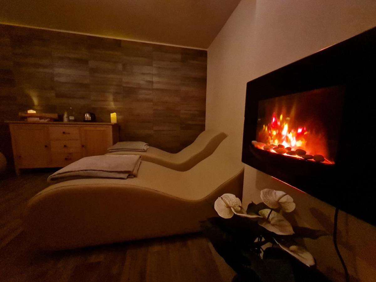 Castel Condino Chalet Chapeau Rar المظهر الخارجي الصورة