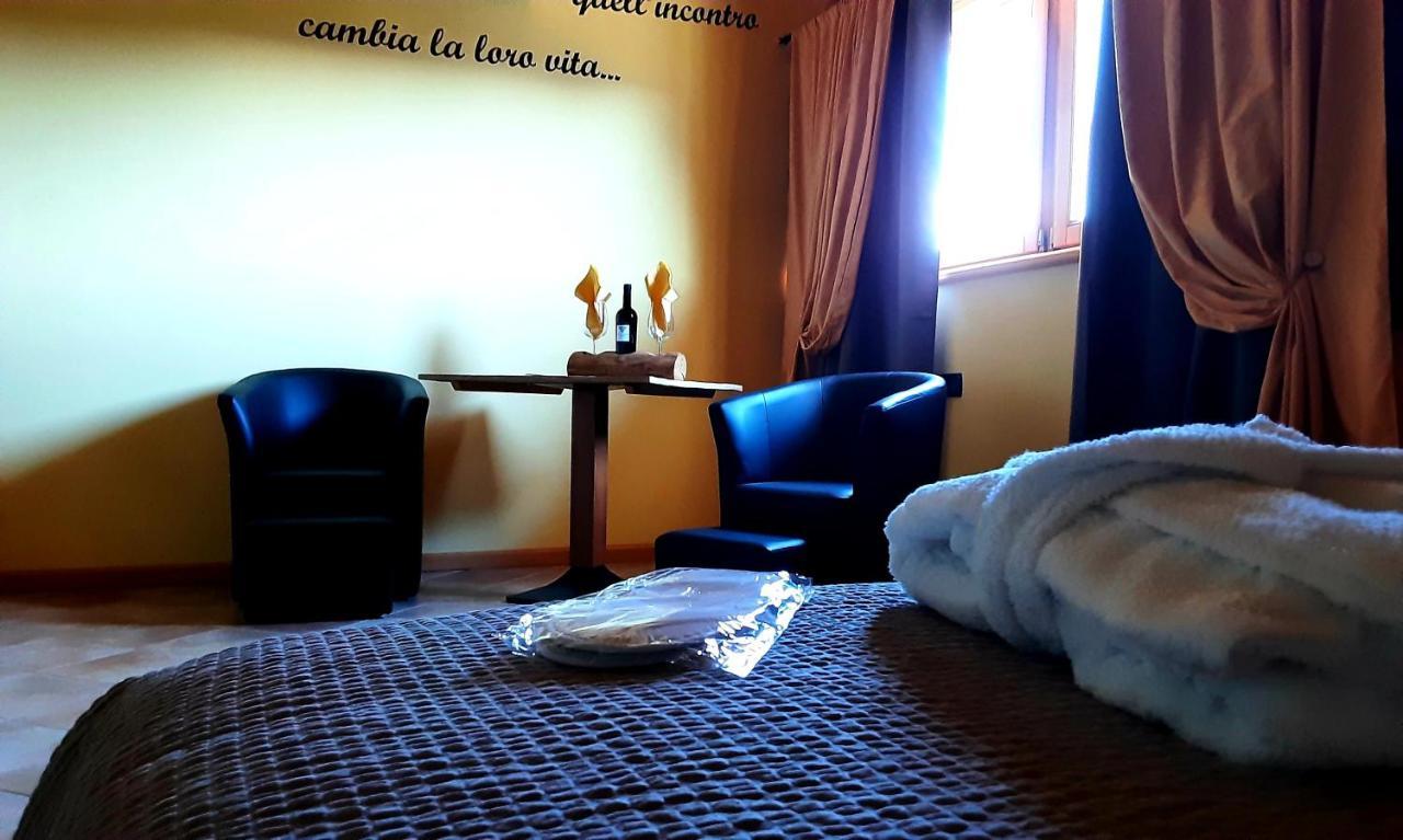 Castel Condino Chalet Chapeau Rar المظهر الخارجي الصورة