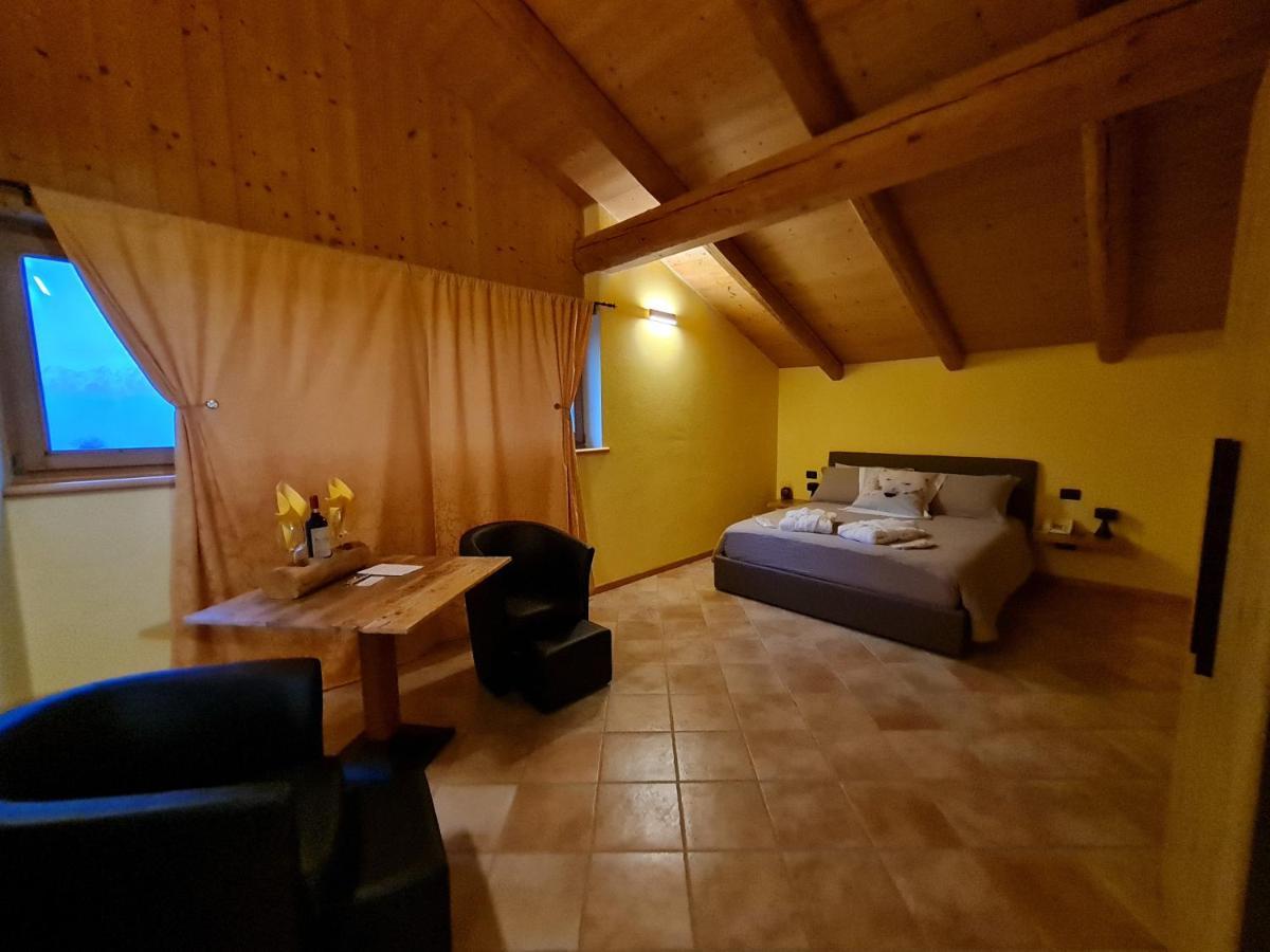 Castel Condino Chalet Chapeau Rar المظهر الخارجي الصورة
