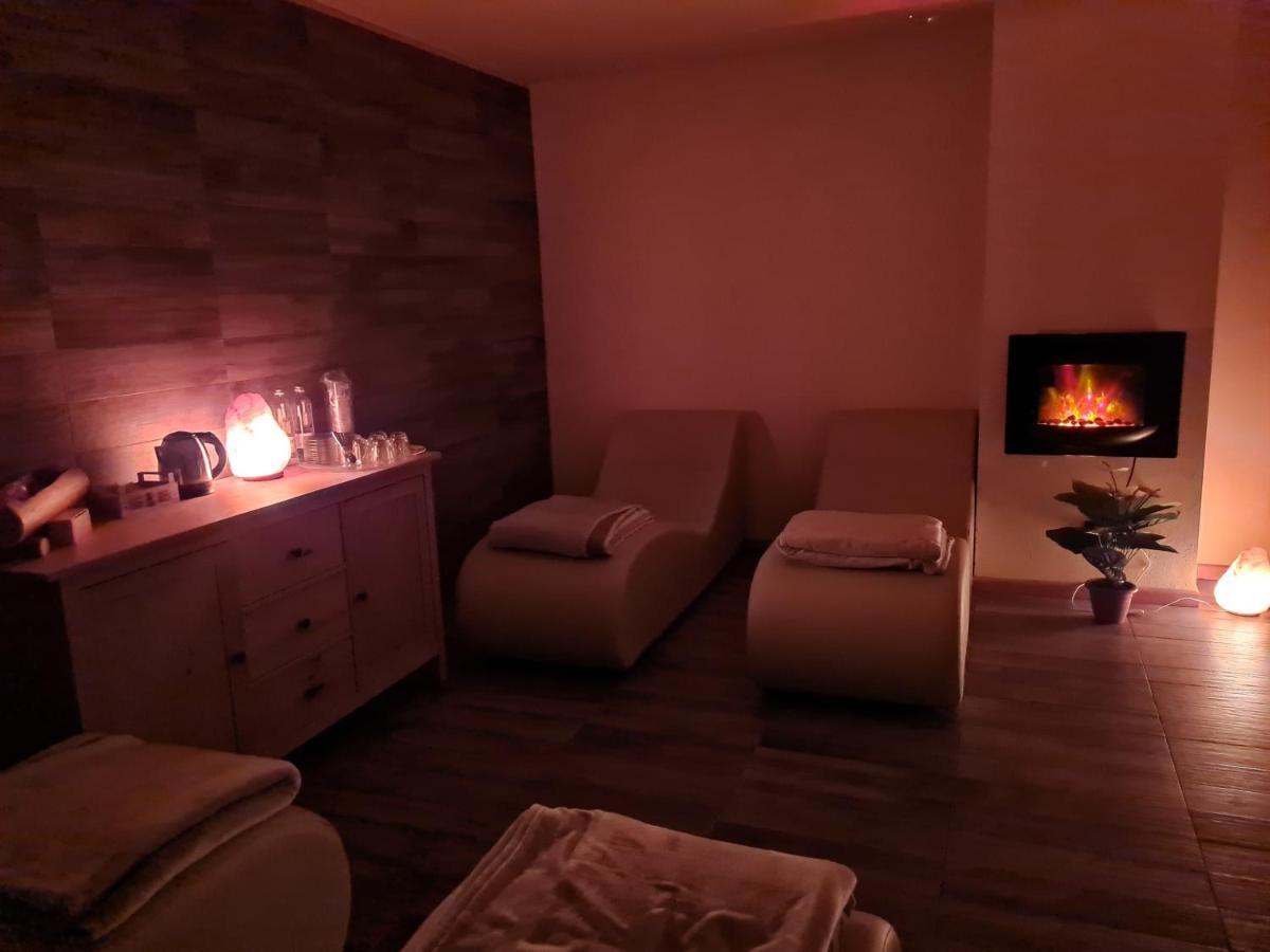 Castel Condino Chalet Chapeau Rar المظهر الخارجي الصورة